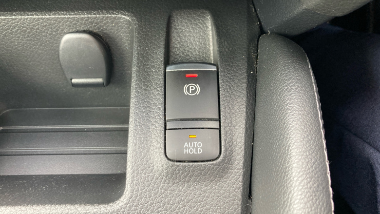 Nissan Qashqai 1.3 DiG-T N-Connecta 5dr Petrol Hatchback